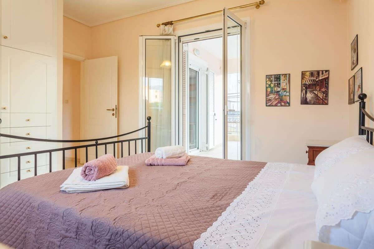 Spacious Urban Haven-Family Home, Perfect Location Каламата Экстерьер фото