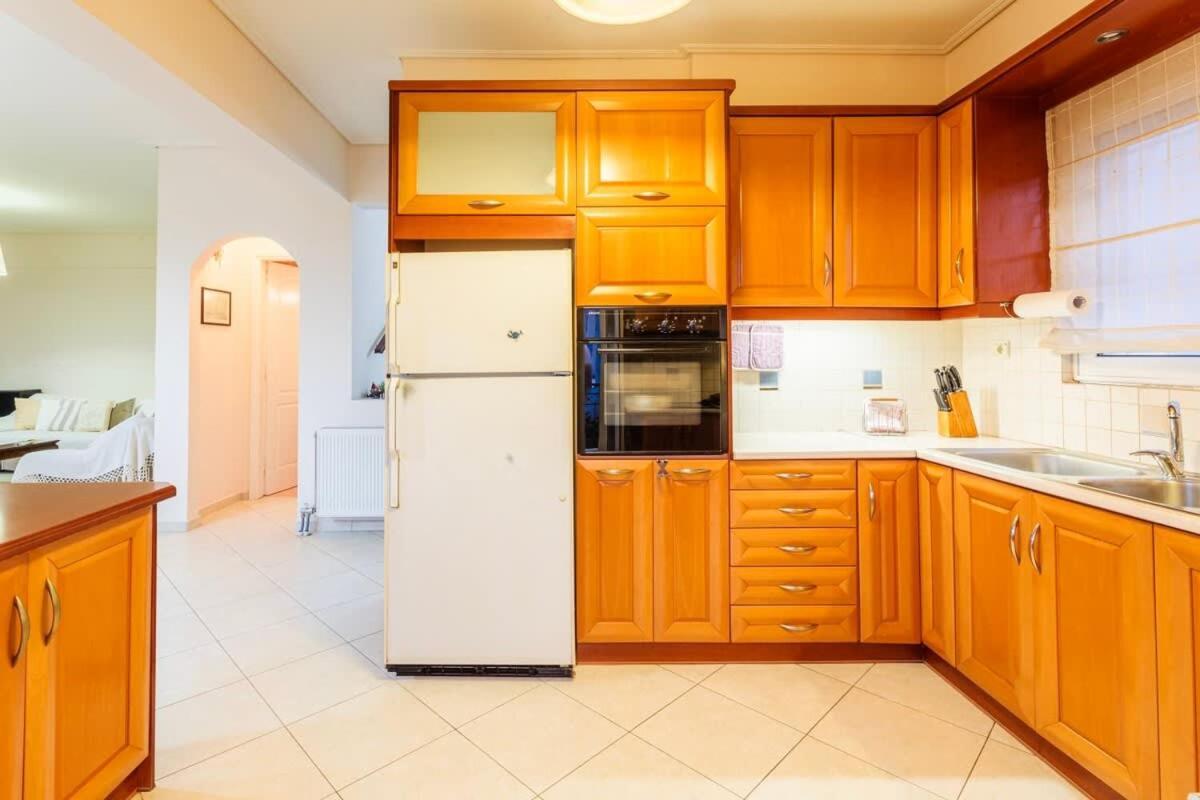 Spacious Urban Haven-Family Home, Perfect Location Каламата Экстерьер фото