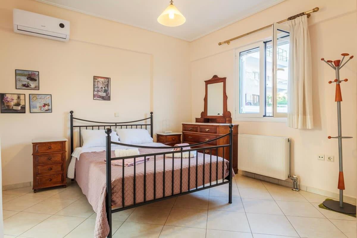 Spacious Urban Haven-Family Home, Perfect Location Каламата Экстерьер фото