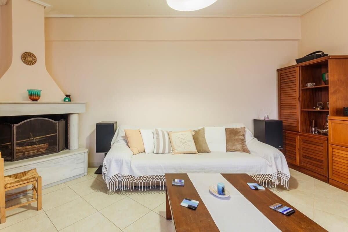 Spacious Urban Haven-Family Home, Perfect Location Каламата Экстерьер фото