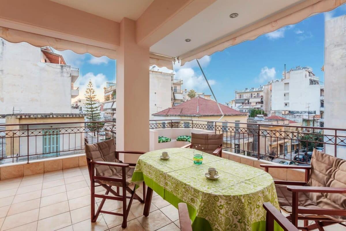 Spacious Urban Haven-Family Home, Perfect Location Каламата Экстерьер фото